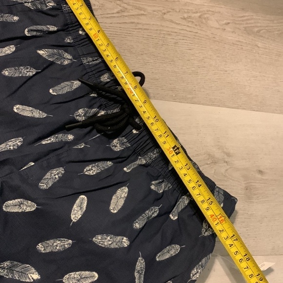 Goodthreads Navy Blue Feather print Men’s swim trunks‎ size M NWT - Picture 9 of 13